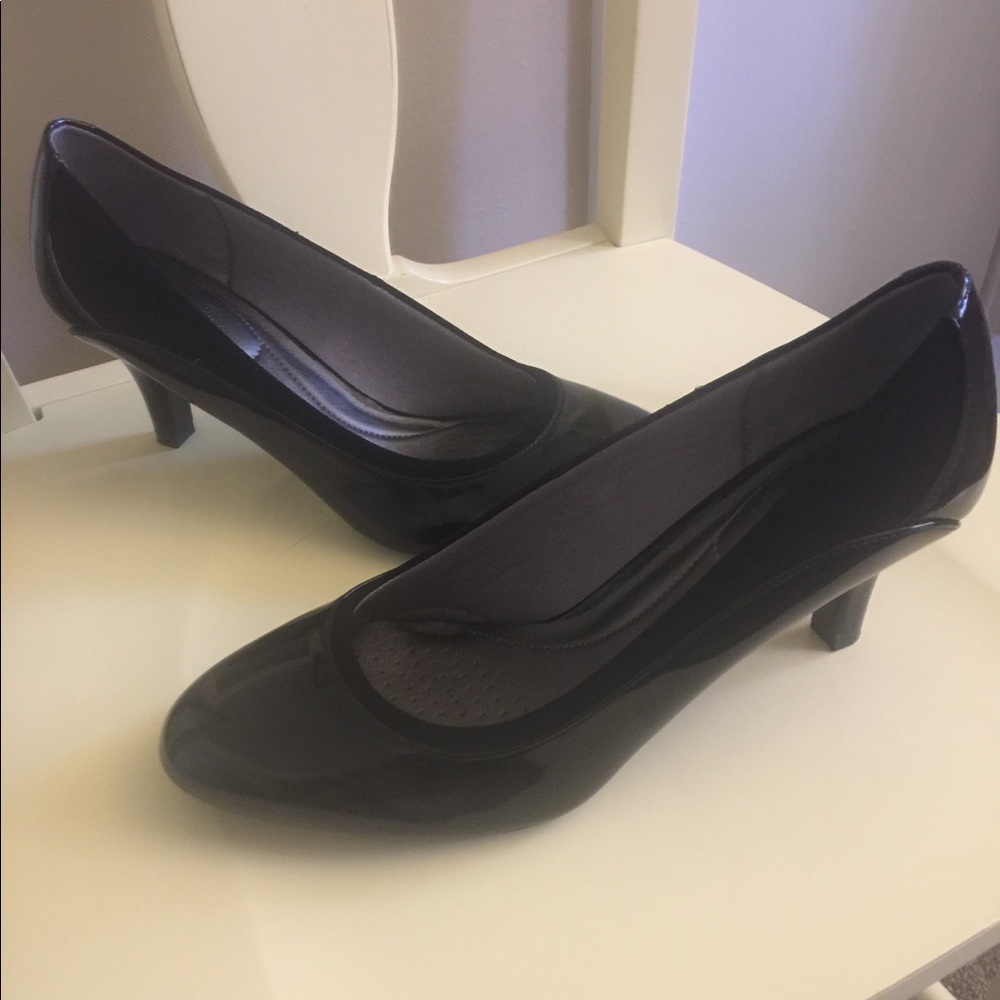 Ladies Patent Leather Pumps by LifeStride